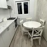 Cu 2 Apartment Bucharest